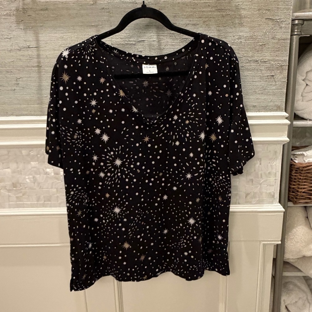 Large Soma short sleeve v-neck sleep top Black White gold Star galaxy print